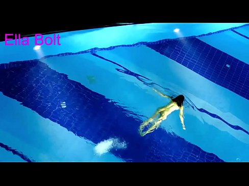 ❤️ Saya tidak bisa berhenti menonton, pirang muda tertangkap basah berenang di kolam resor ELLA BOLT ❌ Video seks pada kami id.hotpornphotos.ru ️❤